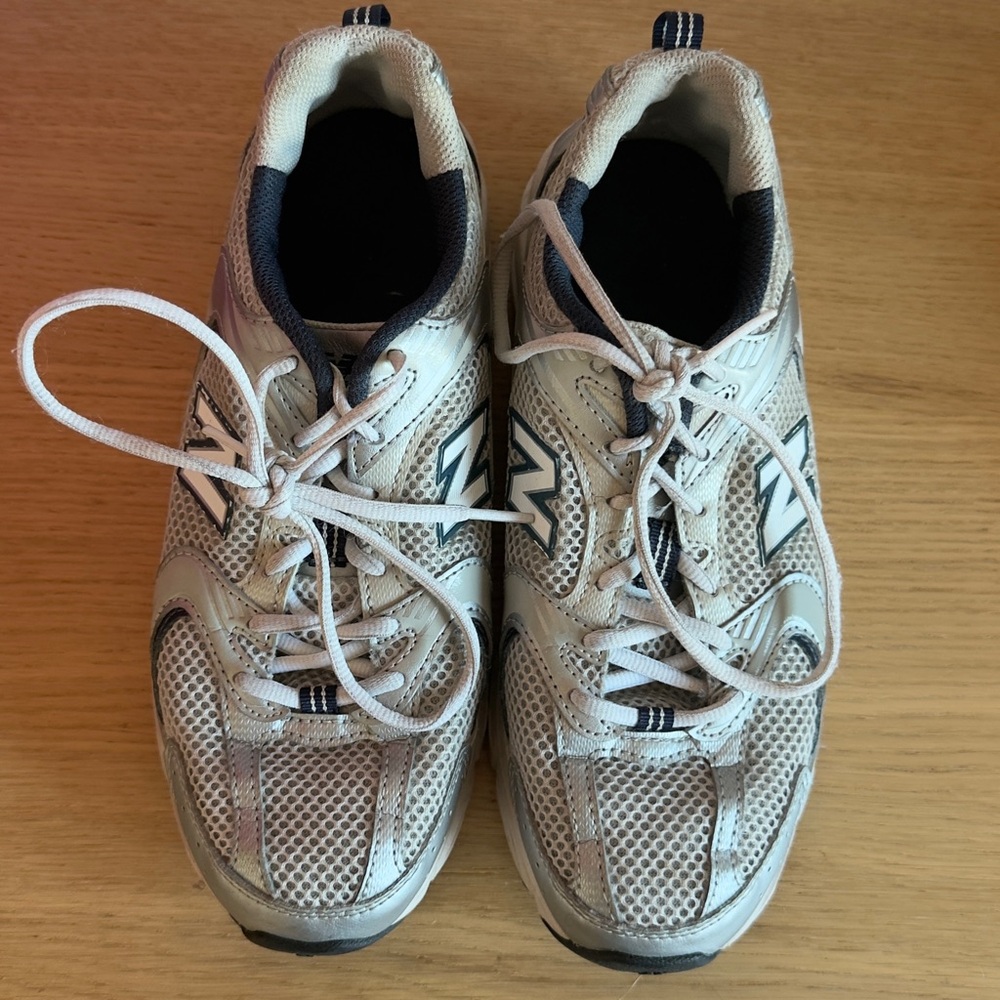 New Balance 530s White and Blue Athletic Shoes - M Size 6, W Size 7.5